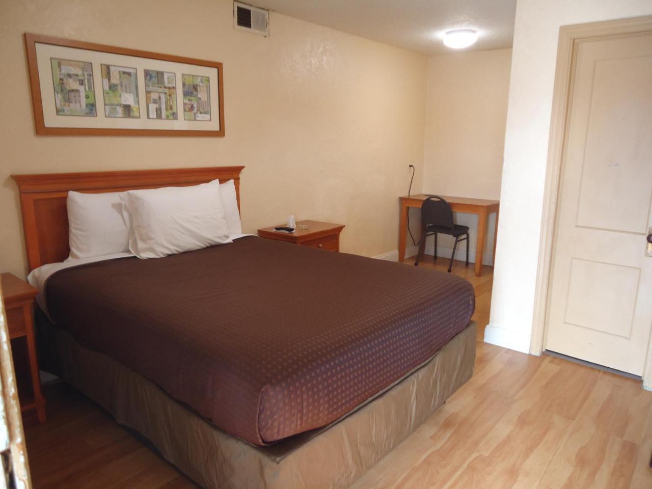 Budget Inn Лотон Экстерьер фото