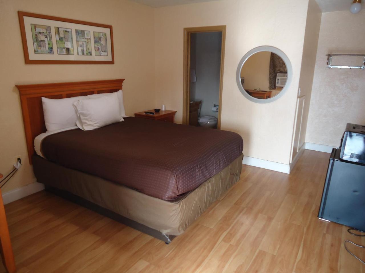 Budget Inn Лотон Экстерьер фото