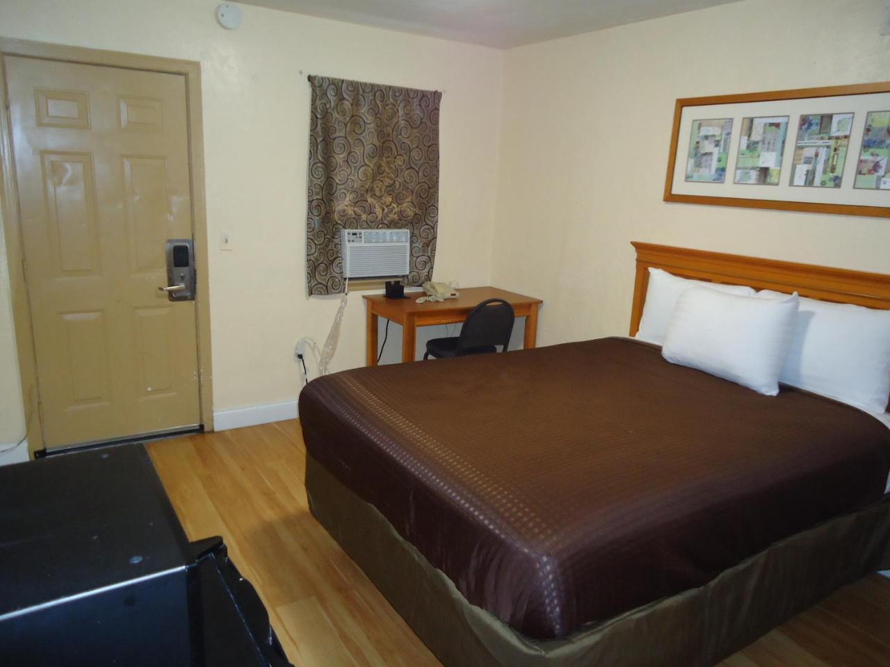 Budget Inn Лотон Экстерьер фото